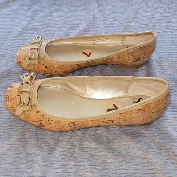 7M | Söfft | Bow-Buckle Cork Flats - Picture 4 of 9